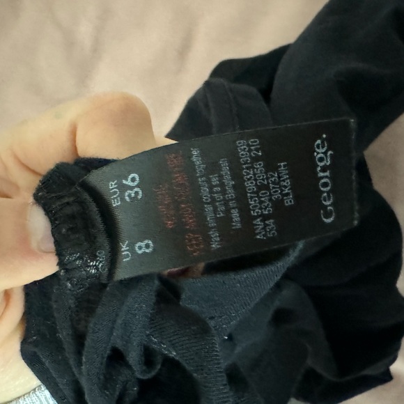 Black and white tube top with built in double layer bra - Picture 1 of 2